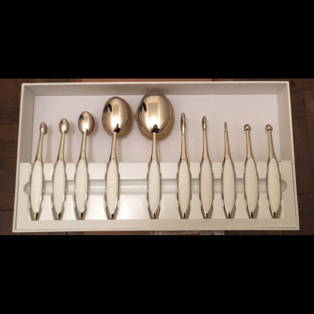 COPY - New in box Artis Makeup Brushes
